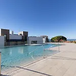 Luxurious Sea View Apartment In Marbella