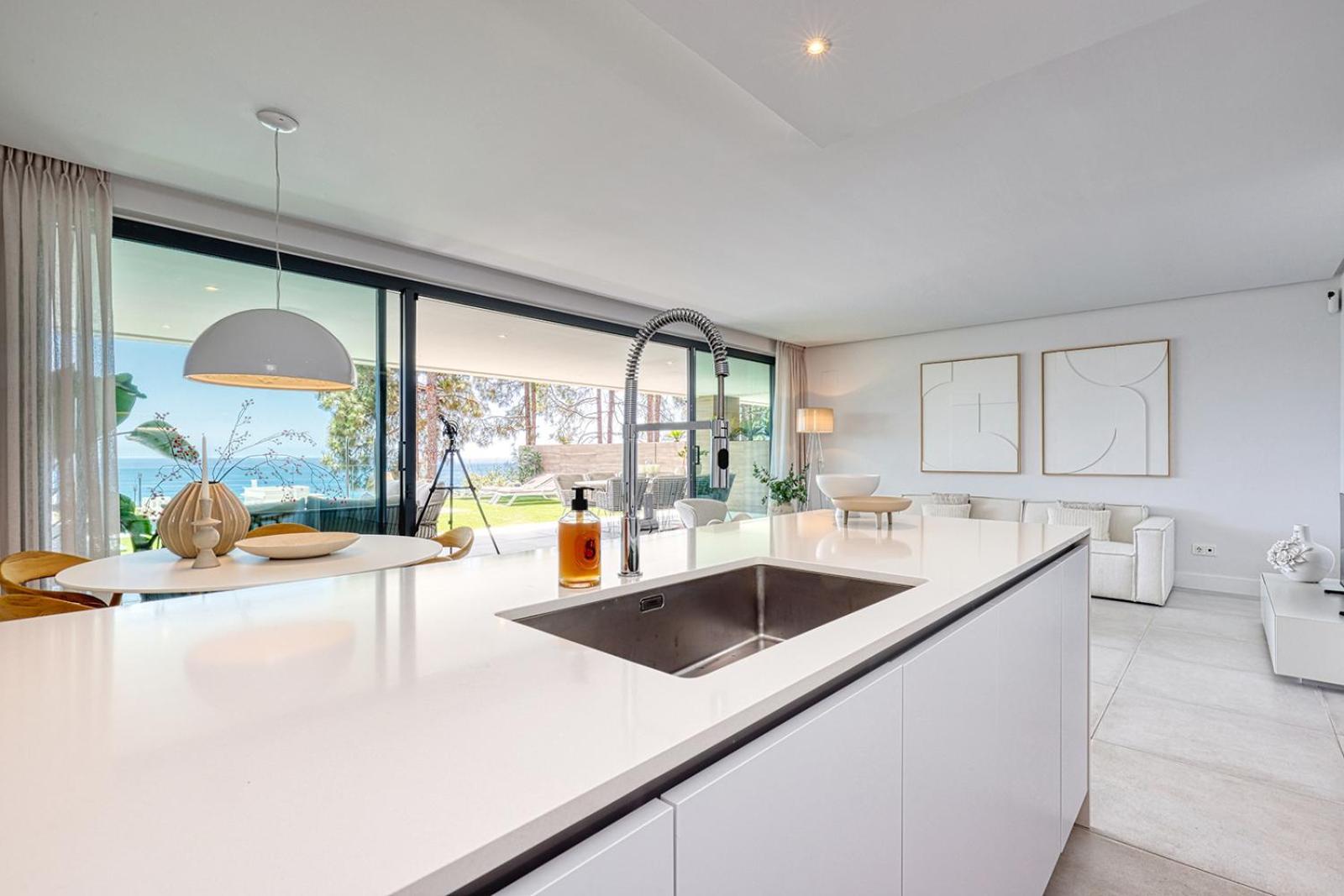 Luxurious Sea View In Apartment